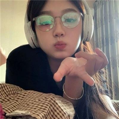 镜中的女孩